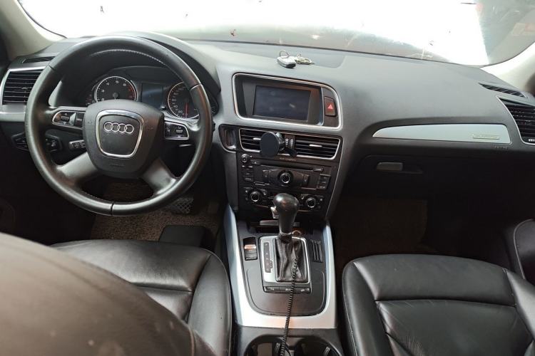 Used Audi Q5 2012 2.0TFSI Technology Model Center Console