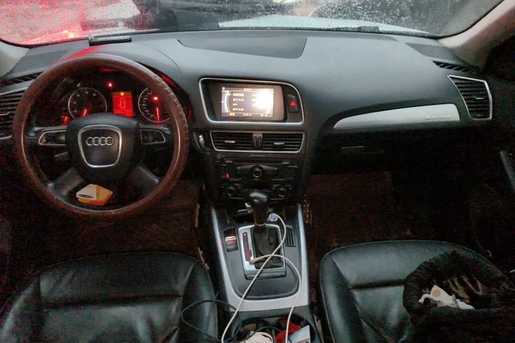 Used Audi Q5 2012 2.0TFSI Technology Model Center Console