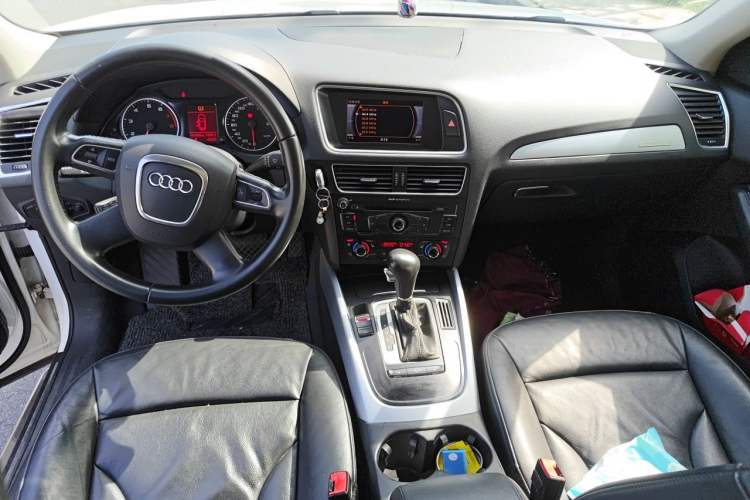 Used Audi Q5 2012 2.0TFSI Technology Model Center Console