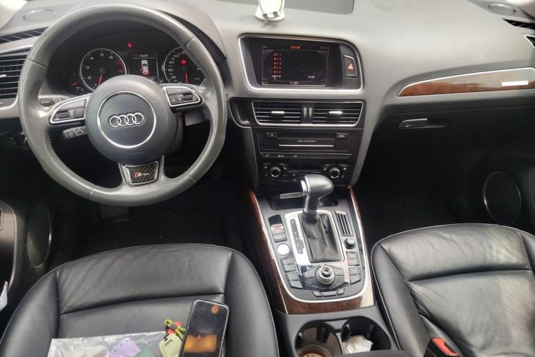 Used Audi Q5 2012 2.0TFSI Comfort Version Center Console