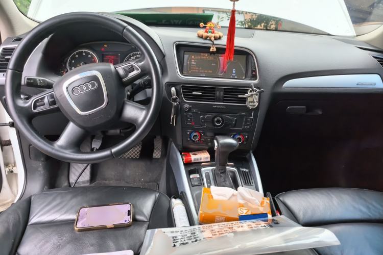Used Audi Q5 2012 2.0TFSI Technology Model Center Console
