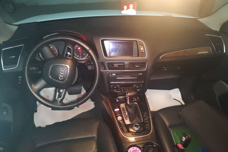 Used Audi Q5 2012 2.0TFSI Comfort Version Center Console