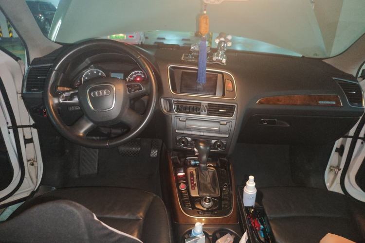 Used Audi Q5 2012 2.0TFSI Comfort Version Center Console