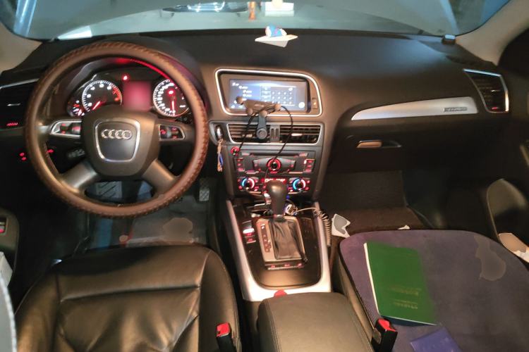 Used Audi Q5 2012 2.0TFSI Trendy Edition Center Console