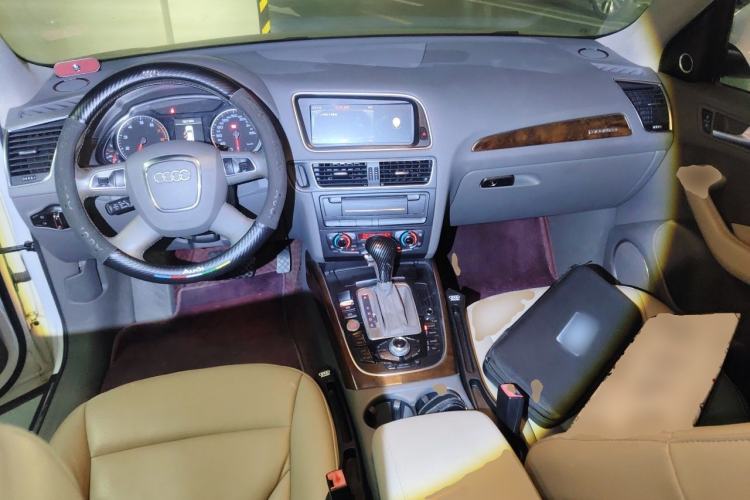 Used Audi Q5 2012 2.0TFSI Comfort Version Center Console