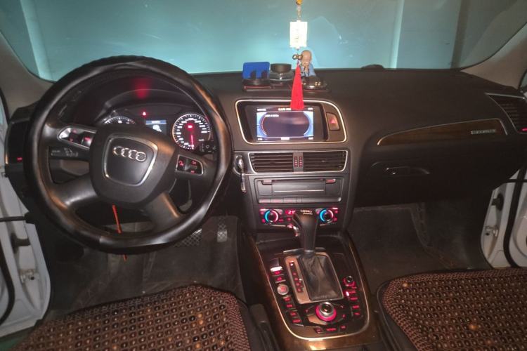 Used Audi Q5 2012 2.0TFSI Comfort Version Center Console