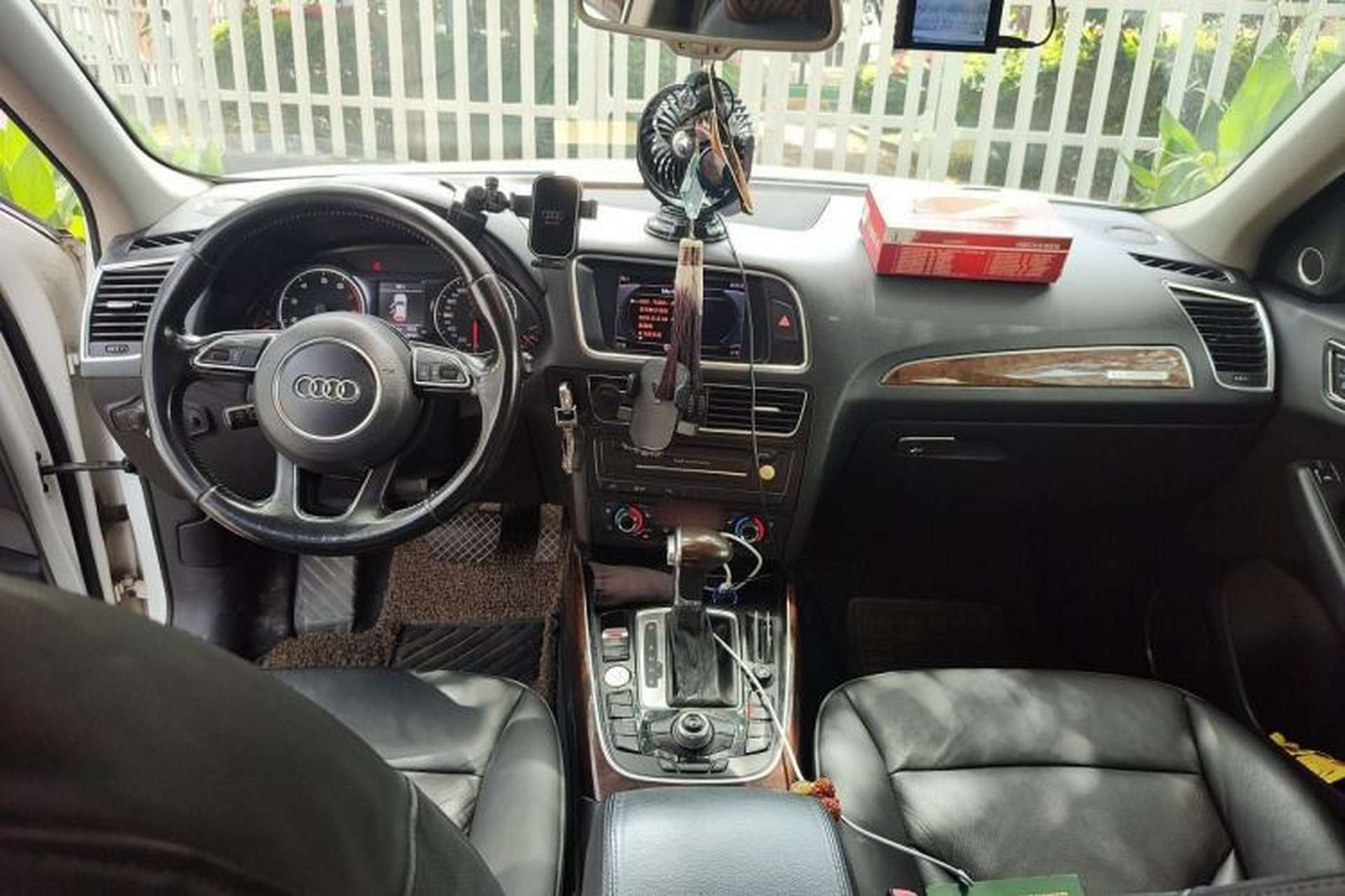 Used Audi Q5 2012 2.0TFSI Comfort Version Center Console