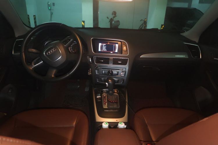Used Audi Q5 2012 2.0TFSI Trendy Edition Center Console