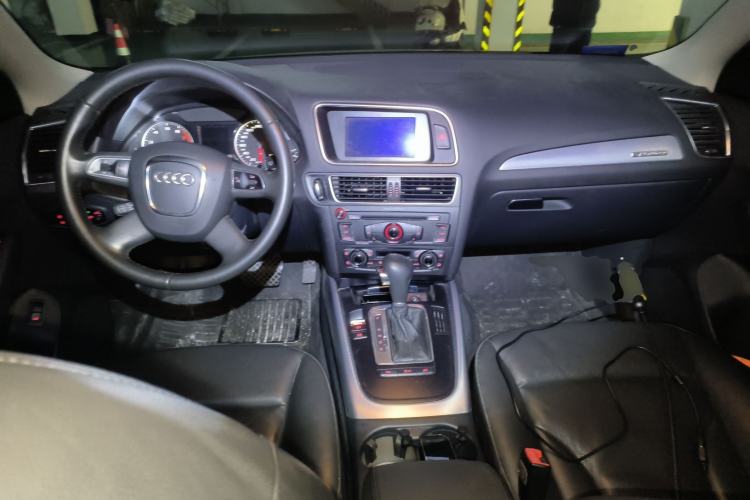 Used Audi Q5 2012 2.0TFSI Technology Model Center Console