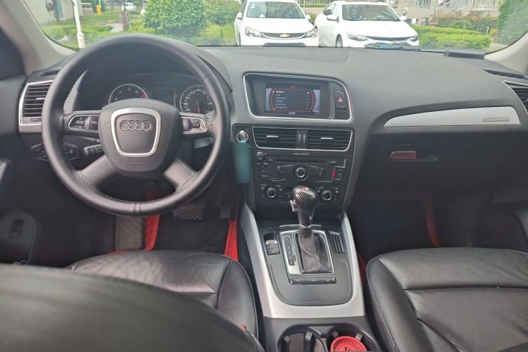 Used Audi Q5 2012 2.0TFSI Technology Model Center Console