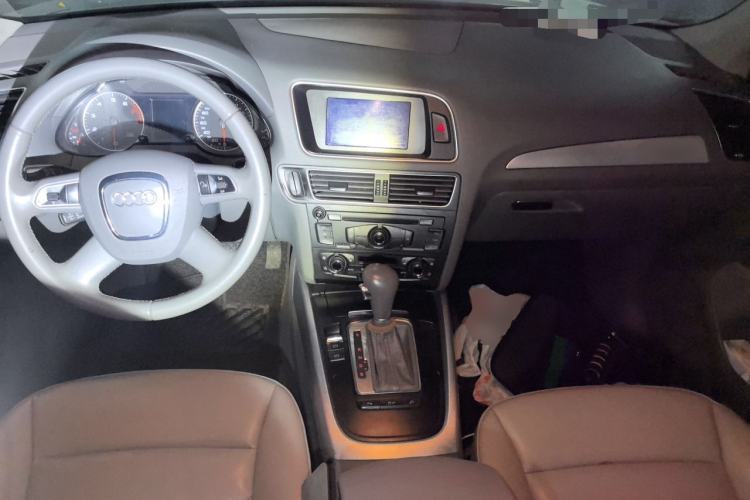 Used Audi Q5 2012 2.0TFSI Technology Model Center Console