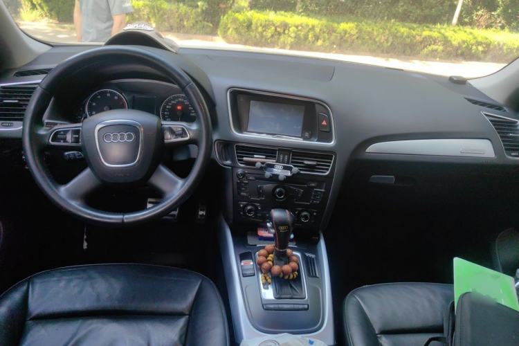 Used Audi Q5 2012 2.0TFSI Technology Model Center Console