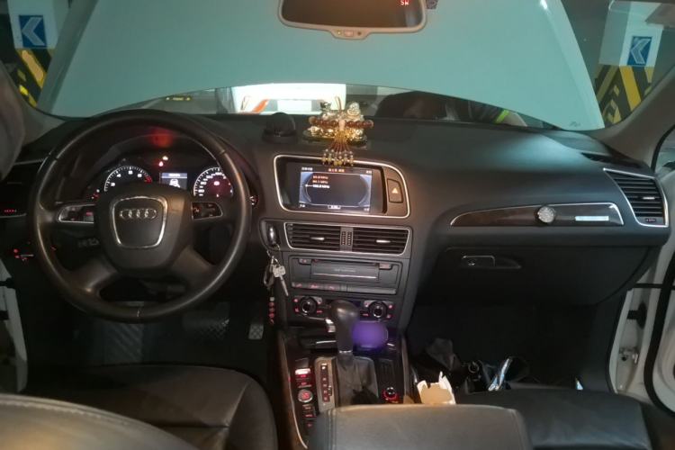 Used Audi Q5 2012 2.0TFSI Luxury Edition Center Console