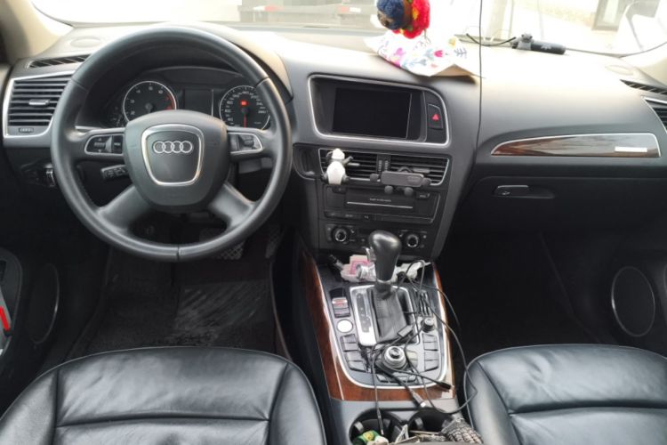 Used Audi Q5 2012 2.0TFSI Comfort Version Center Console