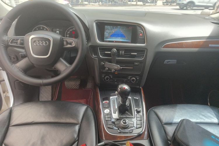Used Audi Q5 2012 2.0TFSI Comfort Version Center Console