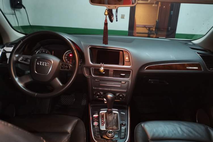 Used Audi Q5 2012 2.0TFSI Comfort Version Center Console