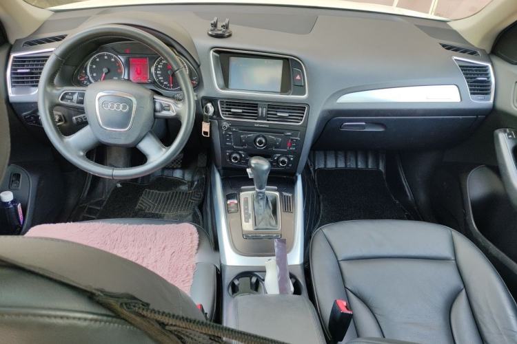 Used Audi Q5 2012 2.0TFSI Technology Model Center Console
