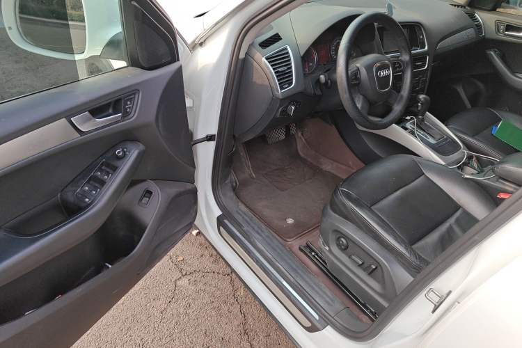 Used Audi Q5 2012 2.0TFSI Trendy Edition Driver Seat