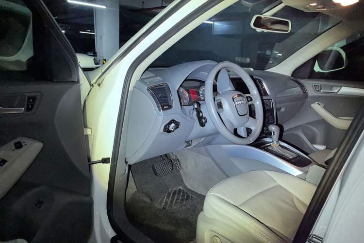 Used Audi Q5 2012 2.0TFSI Technology Model Driver Seat