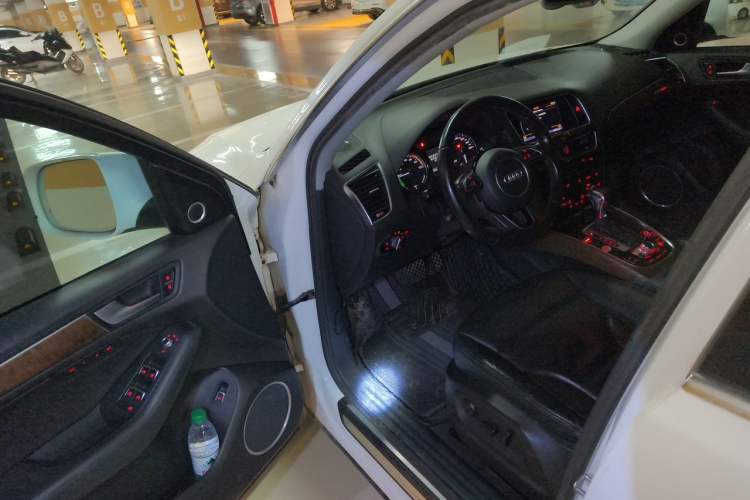 Used Audi Q5 2012 2.0TFSI hybrid Driver Seat