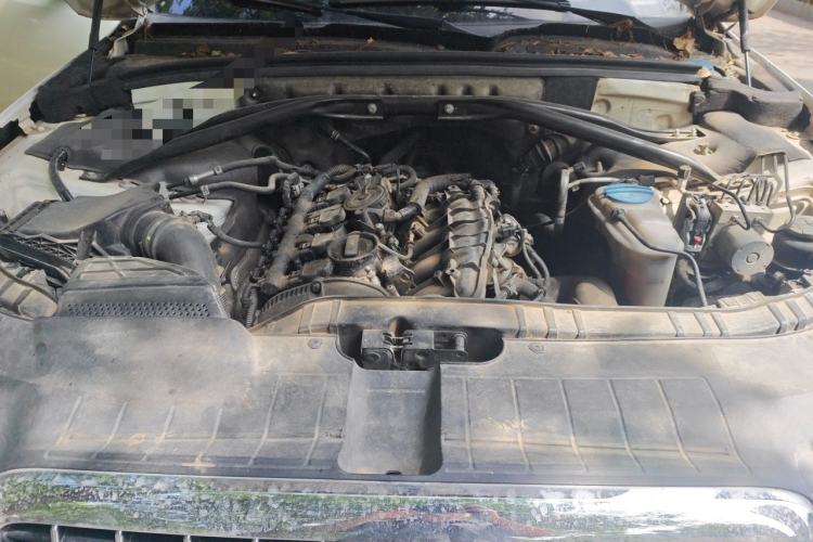 Used Audi Q5 2012 2.0TFSI Technology Model Engine Bay