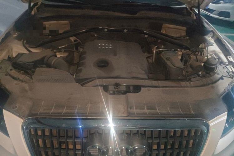 Used Audi Q5 2012 2.0TFSI Technology Model Engine Bay