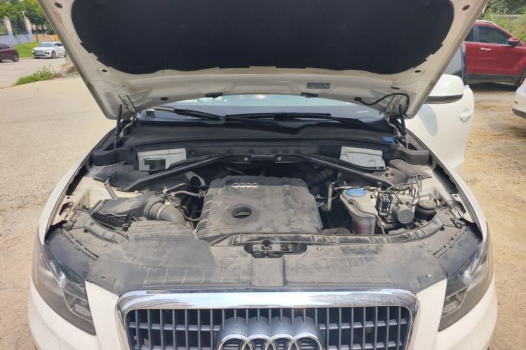 Used Audi Q5 2012 2.0TFSI Technology Model Engine Bay