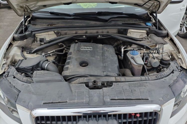 Used Audi Q5 2012 2.0TFSI Comfort Version Engine Bay