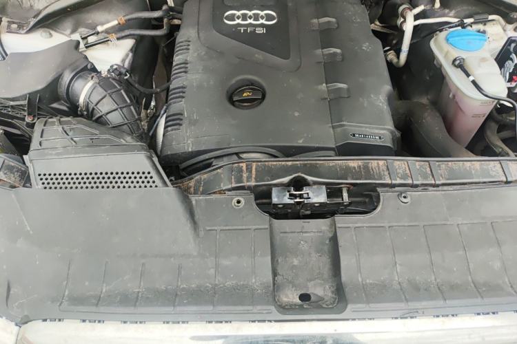 Used Audi Q5 2012 2.0TFSI Technology Model Engine Bay