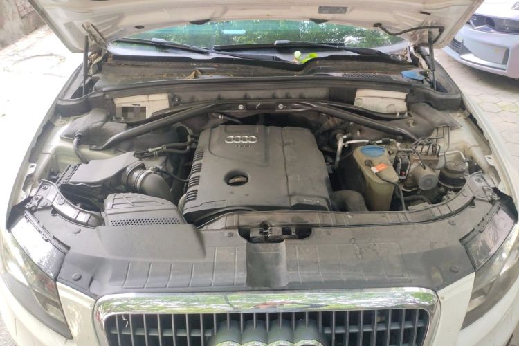 Used Audi Q5 2012 2.0TFSI Technology Model Engine Bay