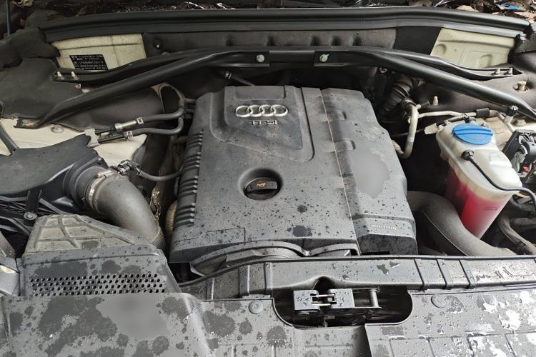 Used Audi Q5 2012 2.0TFSI Technology Model Engine Bay