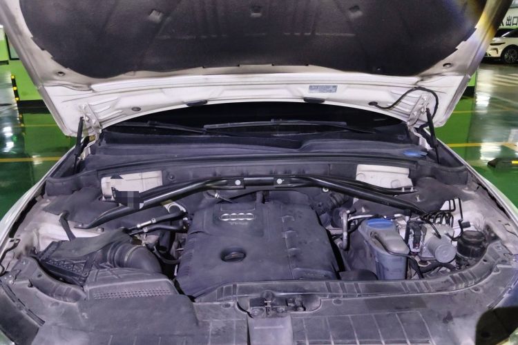 Used Audi Q5 2012 2.0TFSI Technology Model Engine Bay