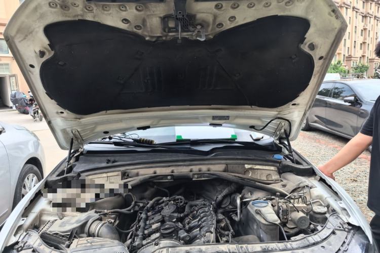 Used Audi Q5 2012 2.0TFSI Technology Model Engine Bay