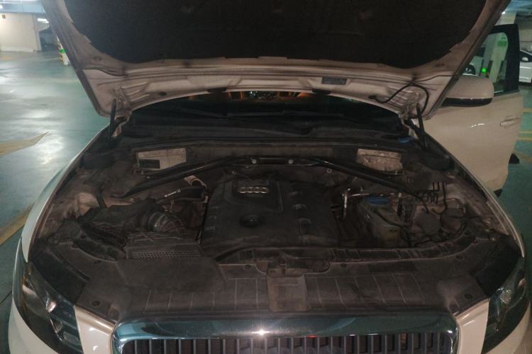 Used Audi Q5 2012 2.0TFSI Comfort Version Engine Bay