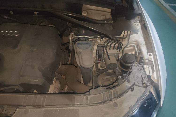 Used Audi Q5 2012 2.0TFSI Technology Model Engine Bay Left
