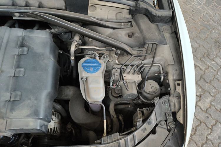 Used Audi Q5 2012 2.0TFSI Technology Model Engine Bay Left