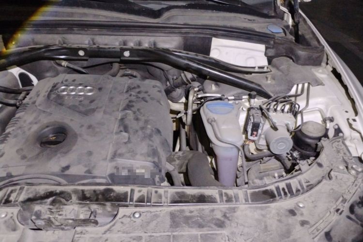 Used Audi Q5 2012 2.0TFSI Technology Model Engine Bay Left