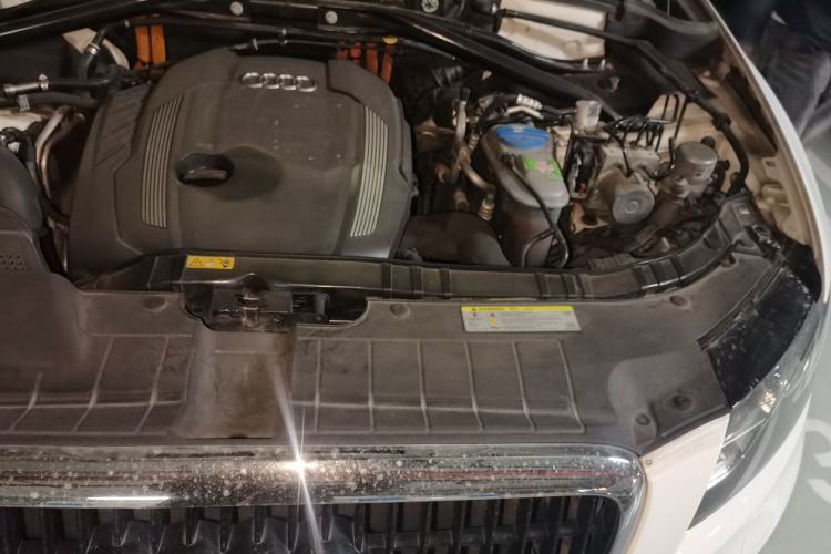 Used Audi Q5 2012 2.0TFSI hybrid Engine Bay Left