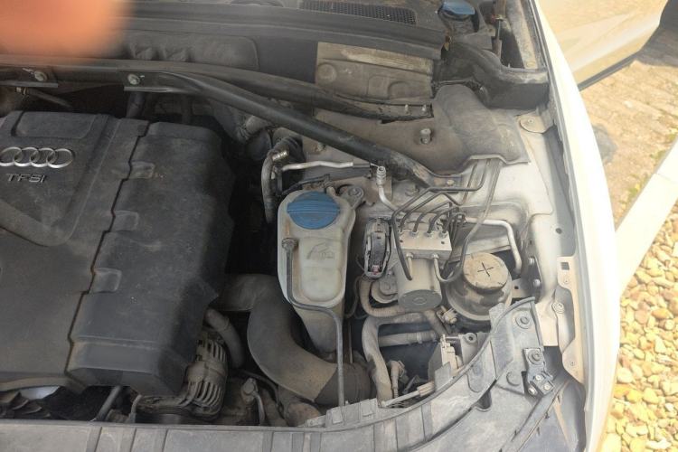 Used Audi Q5 2012 2.0TFSI Trendy Edition Engine Bay Left