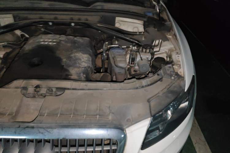 Used Audi Q5 2012 2.0TFSI Comfort Version Engine Bay Left