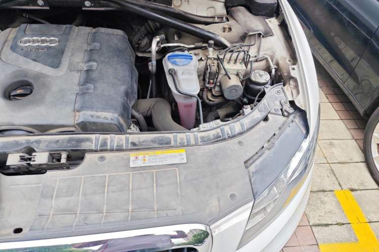 Used Audi Q5 2012 2.0TFSI Technology Model Engine Bay Left