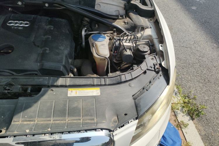 Used Audi Q5 2012 2.0TFSI Technology Model Engine Bay Left