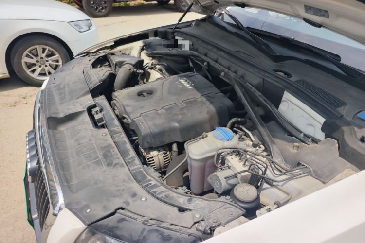Used Audi Q5 2012 2.0TFSI Technology Model Engine Bay Left