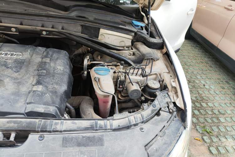 Used Audi Q5 2012 2.0TFSI Comfort Version Engine Bay Left