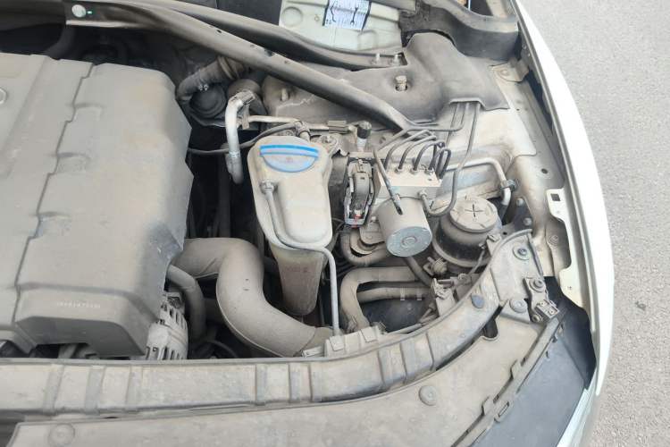 Used Audi Q5 2012 2.0TFSI Comfort Version Engine Bay Left
