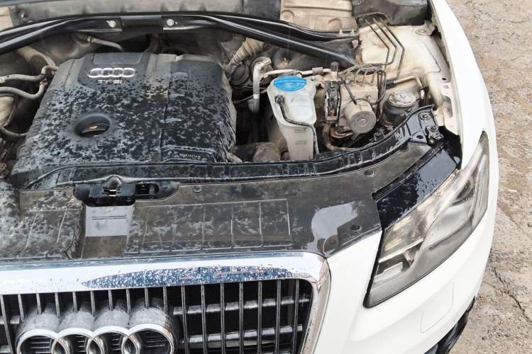 Used Audi Q5 2012 2.0TFSI Comfort Version Engine Bay Left