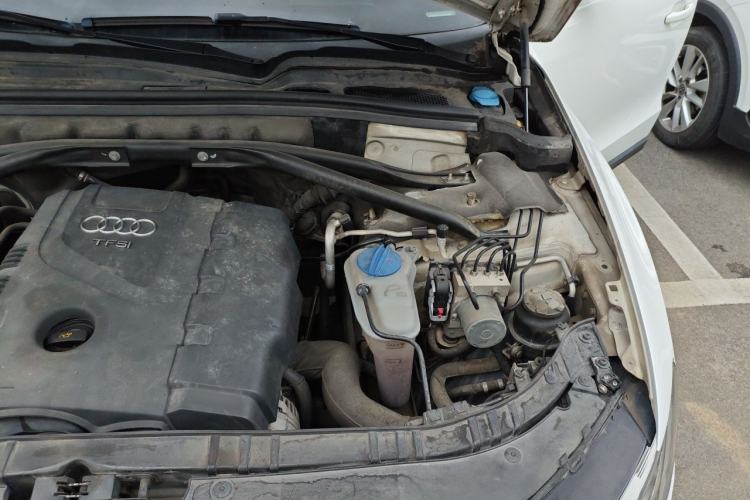Used Audi Q5 2012 2.0TFSI Comfort Version Engine Bay Left