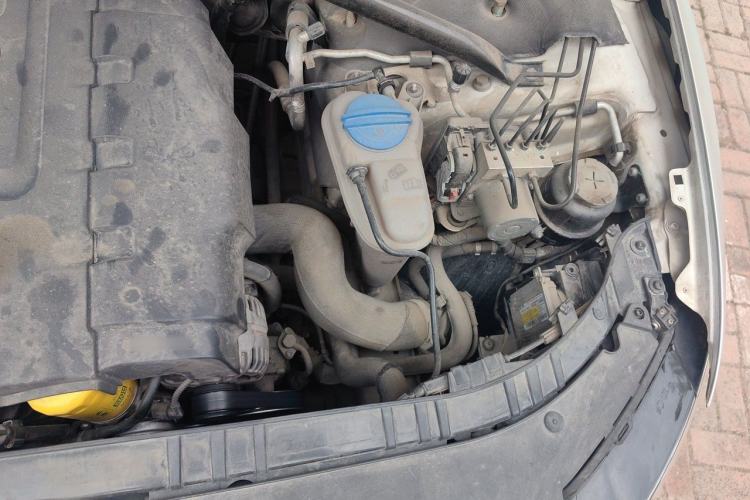 Used Audi Q5 2012 2.0TFSI Trendy Edition Engine Bay Left