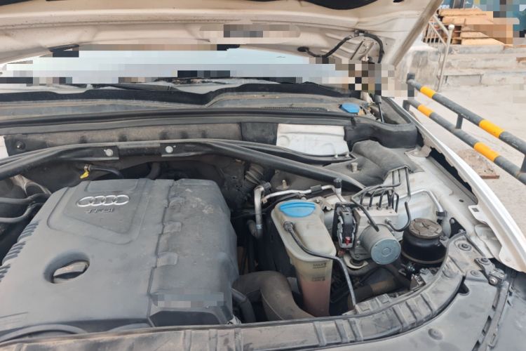 Used Audi Q5 2012 2.0TFSI Comfort Version Engine Bay Left