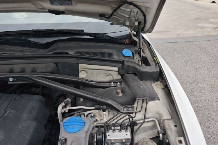 Used Audi Q5 2012 2.0TFSI Comfort Version Engine Bay Left